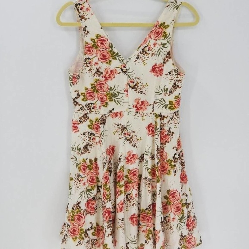 Urban Outfitters Kimchi Blue Floral Scoop Neck Fit & Flare Mini Dress Size Small - Picture 2 of 5